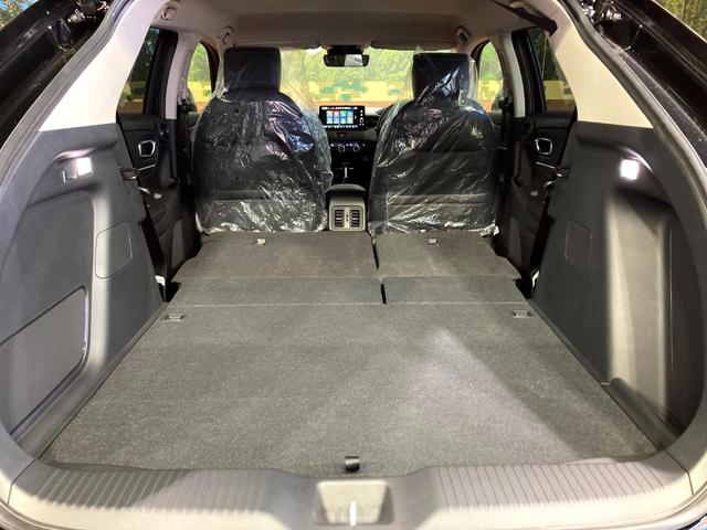 ヴェゼル ｅ：ＨＥＶ　Ｚ　登録済未使用車　９型メーカーナビ　全周囲カメラ　衝突被害軽減システム　レーダークルーズ　電動リアゲート　ハーフレザーシート　コーナーセンサー　スマートキー　ＬＥＤヘッド　ＥＴＣ２．０（10枚目）