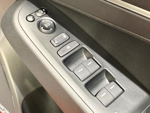 ヴェゼル ｅ：ＨＥＶ　Ｚ　登録済未使用車　９型メーカーナビ　全周囲カメラ　衝突被害軽減システム　レーダークルーズ　電動リアゲート　ハーフレザーシート　コーナーセンサー　スマートキー　ＬＥＤヘッド　ＥＴＣ２．０（36枚目）