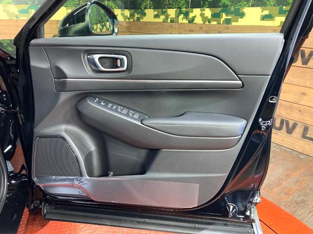 ヴェゼル ｅ：ＨＥＶ　Ｚ　登録済未使用車　９型メーカーナビ　全周囲カメラ　衝突被害軽減システム　レーダークルーズ　電動リアゲート　ハーフレザーシート　コーナーセンサー　スマートキー　ＬＥＤヘッド　ＥＴＣ２．０（37枚目）