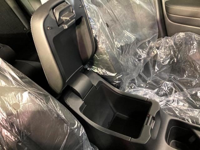 ヴェゼル ｅ：ＨＥＶ　Ｚ　登録済未使用車　９型メーカーナビ　全周囲カメラ　衝突被害軽減システム　レーダークルーズ　電動リアゲート　ハーフレザーシート　コーナーセンサー　スマートキー　ＬＥＤヘッド　ＥＴＣ２．０（52枚目）