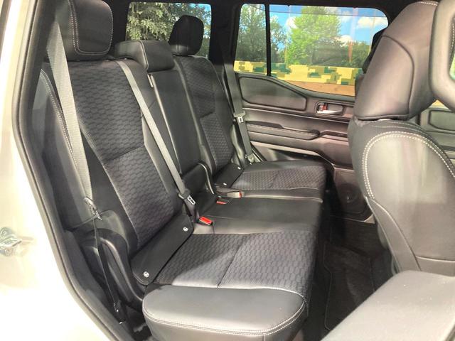 ランドクルーザー２５０ ＶＸ　サンルーフ　純正１２．３型ディスプレーオーディオ　パノラミックビューモニター　シートベンチレーション　デジタルインナーミラー　衝突軽減装置　レーダークルーズコントロール　パワーバックドア　ドラレコ（9枚目）