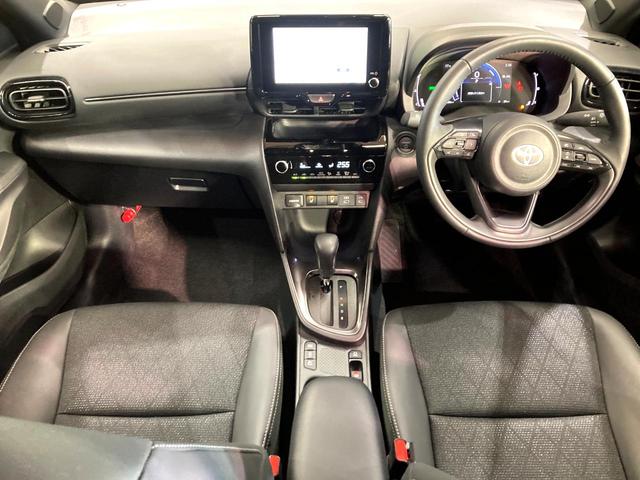 ヤリスクロス ハイブリッドＺ　ナビ機能付きディスプレイオーディオ　全周囲カメラ　衝突被害軽減システム　レーダークルーズ　禁煙車　ハーフレザーシート　パワーシート　コーナーセンサー　ＬＥＤヘッド　ＥＴＣ　純正１８インチアルミ（2枚目）