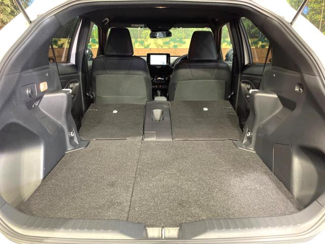 ヤリスクロス ハイブリッドＺ　ナビ機能付きディスプレイオーディオ　全周囲カメラ　衝突被害軽減システム　レーダークルーズ　禁煙車　ハーフレザーシート　パワーシート　コーナーセンサー　ＬＥＤヘッド　ＥＴＣ　純正１８インチアルミ（32枚目）