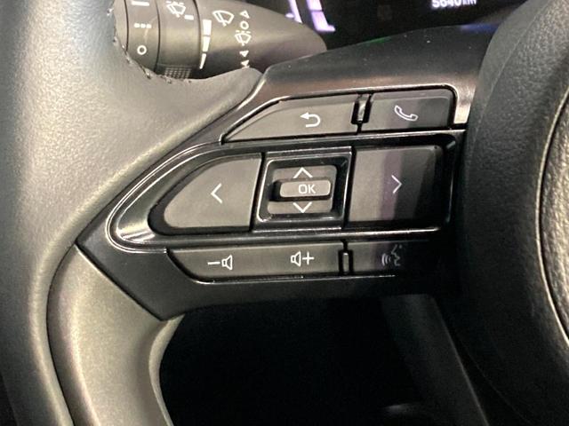 ヤリスクロス ハイブリッドＺ　ナビ機能付きディスプレイオーディオ　全周囲カメラ　衝突被害軽減システム　レーダークルーズ　禁煙車　ハーフレザーシート　パワーシート　コーナーセンサー　ＬＥＤヘッド　ＥＴＣ　純正１８インチアルミ（40枚目）