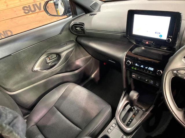 ヤリスクロス ハイブリッドＺ　ナビ機能付きディスプレイオーディオ　全周囲カメラ　衝突被害軽減システム　レーダークルーズ　禁煙車　ハーフレザーシート　パワーシート　コーナーセンサー　ＬＥＤヘッド　ＥＴＣ　純正１８インチアルミ（45枚目）