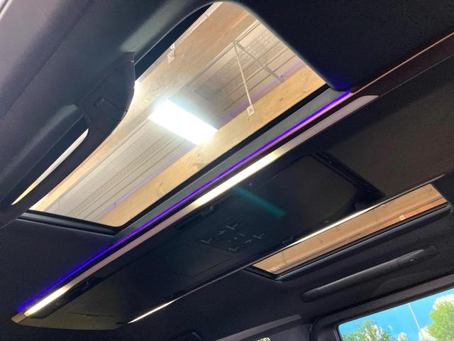 アルファードハイブリッド Ｚ　ガラスルーフ　ユニバーサルステップ　禁煙車　１４型ディスプレイオーディオ　パノラミックビューモニター　デジタルインナーミラー　両側電動スライドドア　パワーバックドア　ワイヤレス充電　ＬＥＤヘッドライト（3枚目）