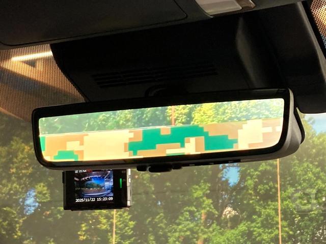 アルファードハイブリッド Ｚ　ガラスルーフ　ユニバーサルステップ　禁煙車　１４型ディスプレイオーディオ　パノラミックビューモニター　デジタルインナーミラー　両側電動スライドドア　パワーバックドア　ワイヤレス充電　ＬＥＤヘッドライト（6枚目）