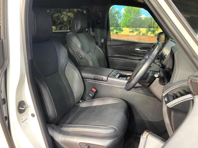 アルファードハイブリッド Ｚ　ガラスルーフ　ユニバーサルステップ　禁煙車　１４型ディスプレイオーディオ　パノラミックビューモニター　デジタルインナーミラー　両側電動スライドドア　パワーバックドア　ワイヤレス充電　ＬＥＤヘッドライト（8枚目）