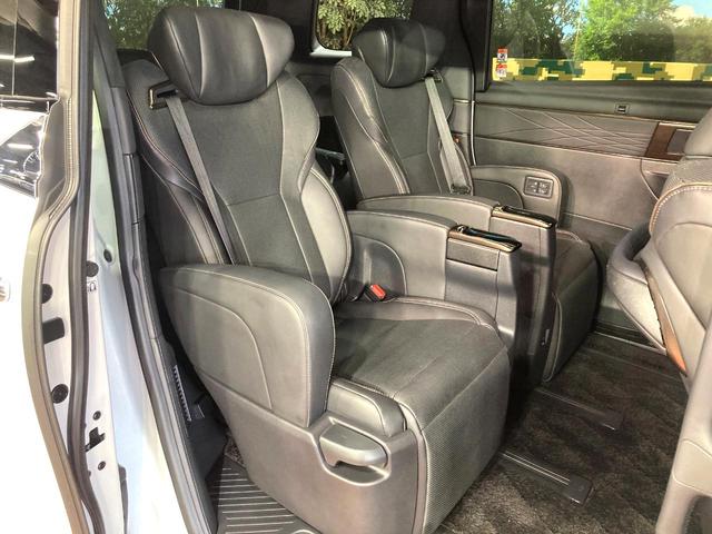 アルファードハイブリッド Ｚ　ガラスルーフ　ユニバーサルステップ　禁煙車　１４型ディスプレイオーディオ　パノラミックビューモニター　デジタルインナーミラー　両側電動スライドドア　パワーバックドア　ワイヤレス充電　ＬＥＤヘッドライト（9枚目）