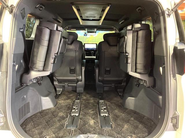 アルファードハイブリッド Ｚ　ガラスルーフ　ユニバーサルステップ　禁煙車　１４型ディスプレイオーディオ　パノラミックビューモニター　デジタルインナーミラー　両側電動スライドドア　パワーバックドア　ワイヤレス充電　ＬＥＤヘッドライト（11枚目）