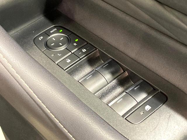 アルファードハイブリッド Ｚ　ガラスルーフ　ユニバーサルステップ　禁煙車　１４型ディスプレイオーディオ　パノラミックビューモニター　デジタルインナーミラー　両側電動スライドドア　パワーバックドア　ワイヤレス充電　ＬＥＤヘッドライト（45枚目）