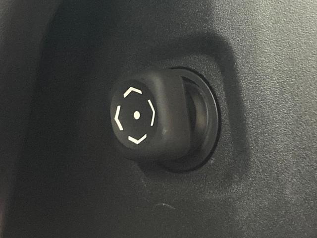 アルファードハイブリッド Ｚ　ガラスルーフ　ユニバーサルステップ　禁煙車　１４型ディスプレイオーディオ　パノラミックビューモニター　デジタルインナーミラー　両側電動スライドドア　パワーバックドア　ワイヤレス充電　ＬＥＤヘッドライト（59枚目）