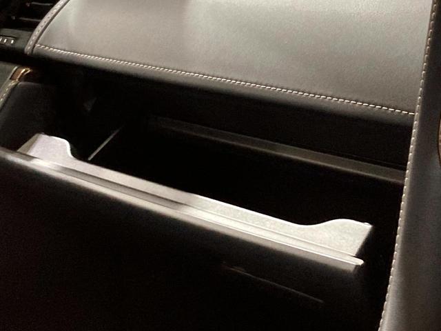 アルファードハイブリッド Ｚ　ガラスルーフ　ユニバーサルステップ　禁煙車　１４型ディスプレイオーディオ　パノラミックビューモニター　デジタルインナーミラー　両側電動スライドドア　パワーバックドア　ワイヤレス充電　ＬＥＤヘッドライト（67枚目）