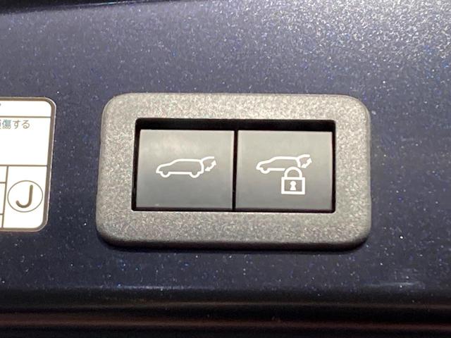 カローラクロス ハイブリッド　Ｚ　純正１０．５型ディスプレイオーディオ　禁煙車　バックカメラ　パワーバックドア　シートヒーター　トヨタセーフティーセンス　レーダークルーズ　ＬＥＤヘッドライト　ビルドインＥＴＣ　オートライト（5枚目）