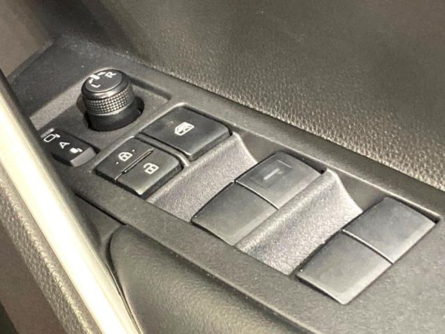 カローラクロス ハイブリッド　Ｚ　純正１０．５型ディスプレイオーディオ　禁煙車　バックカメラ　パワーバックドア　シートヒーター　トヨタセーフティーセンス　レーダークルーズ　ＬＥＤヘッドライト　ビルドインＥＴＣ　オートライト（36枚目）