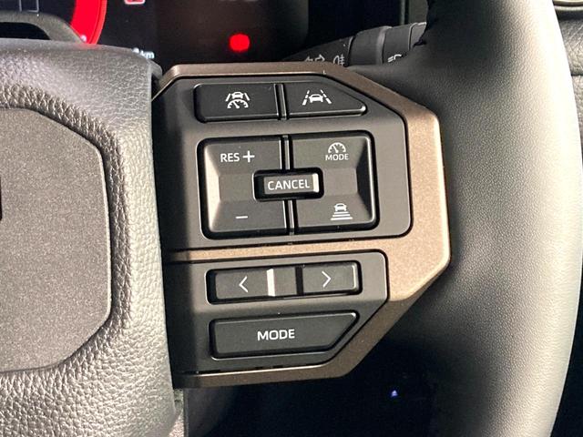 ランドクルーザー２５０ ＶＸファーストエディション　７人乗り　サンルーフ　純正１２型ディスプレイ　全周囲カメラ　衝突被害軽減システム　レーダークルーズ　禁煙車　電動リアゲート　レザーシート　前席シートエアコン　コーナーセンサー　スマートキー（6枚目）