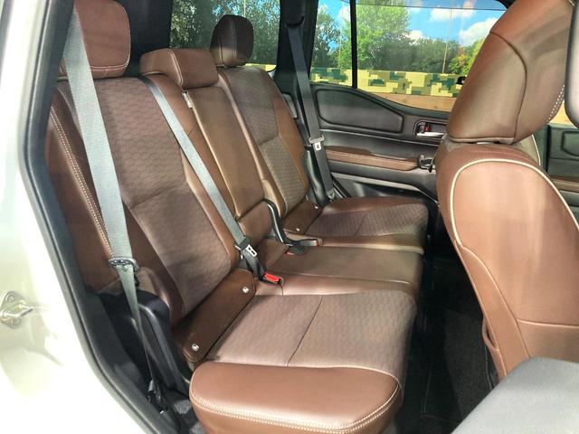 ランドクルーザー２５０ ＶＸファーストエディション　７人乗り　サンルーフ　純正１２型ディスプレイ　全周囲カメラ　衝突被害軽減システム　レーダークルーズ　禁煙車　電動リアゲート　レザーシート　前席シートエアコン　コーナーセンサー　スマートキー（9枚目）