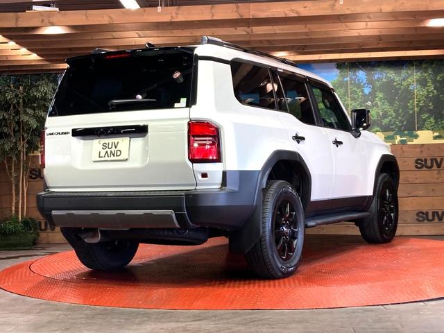 ランドクルーザー２５０ ＶＸファーストエディション　７人乗り　サンルーフ　純正１２型ディスプレイ　全周囲カメラ　衝突被害軽減システム　レーダークルーズ　禁煙車　電動リアゲート　レザーシート　前席シートエアコン　コーナーセンサー　スマートキー（17枚目）