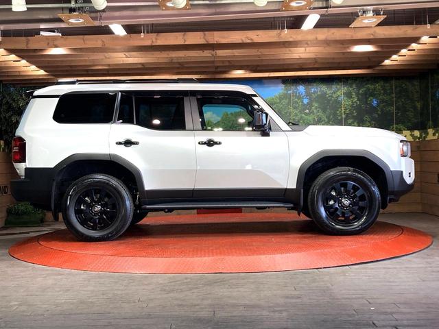 ランドクルーザー２５０ ＶＸファーストエディション　７人乗り　サンルーフ　純正１２型ディスプレイ　全周囲カメラ　衝突被害軽減システム　レーダークルーズ　禁煙車　電動リアゲート　レザーシート　前席シートエアコン　コーナーセンサー　スマートキー（26枚目）