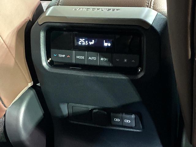 ランドクルーザー２５０ ＶＸファーストエディション　７人乗り　サンルーフ　純正１２型ディスプレイ　全周囲カメラ　衝突被害軽減システム　レーダークルーズ　禁煙車　電動リアゲート　レザーシート　前席シートエアコン　コーナーセンサー　スマートキー（35枚目）