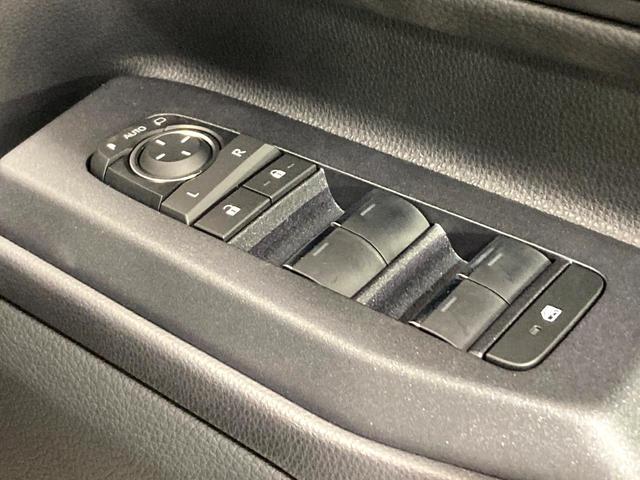 ランドクルーザー２５０ ＶＸファーストエディション　７人乗り　サンルーフ　純正１２型ディスプレイ　全周囲カメラ　衝突被害軽減システム　レーダークルーズ　禁煙車　電動リアゲート　レザーシート　前席シートエアコン　コーナーセンサー　スマートキー（37枚目）