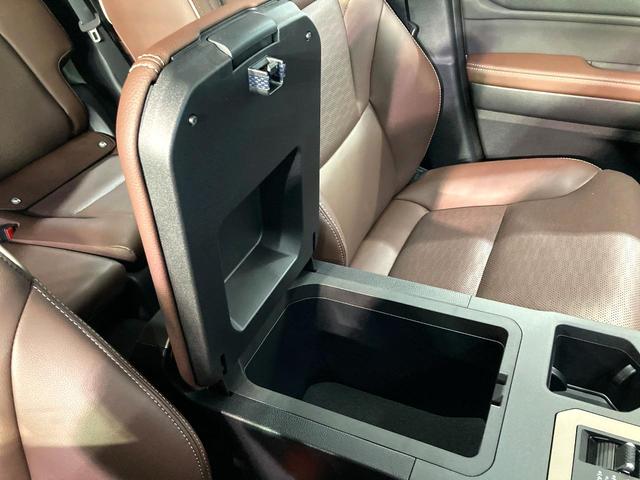 ランドクルーザー２５０ ＶＸファーストエディション　７人乗り　サンルーフ　純正１２型ディスプレイ　全周囲カメラ　衝突被害軽減システム　レーダークルーズ　禁煙車　電動リアゲート　レザーシート　前席シートエアコン　コーナーセンサー　スマートキー（56枚目）