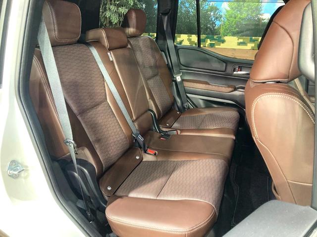 ランドクルーザー２５０ ＺＸ　サンルーフ　純正１２型ディスプレイオーディオ　全周囲カメラ　ＪＢＬサウンド　衝突被害軽減システム　レーダークルーズ　電動リアゲート　レザーシート　コーナーセンサー　ＬＥＤヘッド（9枚目）