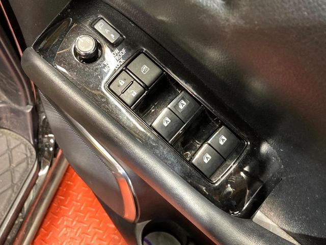アルファード ２．５Ｓ　Ｃパッケージ　サンルーフ　純正１０型ナビ　両側電動ドア　後席モニター　バックカメラ　衝突被害軽減　レーダークルーズ　禁煙車　電動リアゲート　レザーシート　前席シートエアコン　ドラレコ　コーナーセンサー（24枚目）