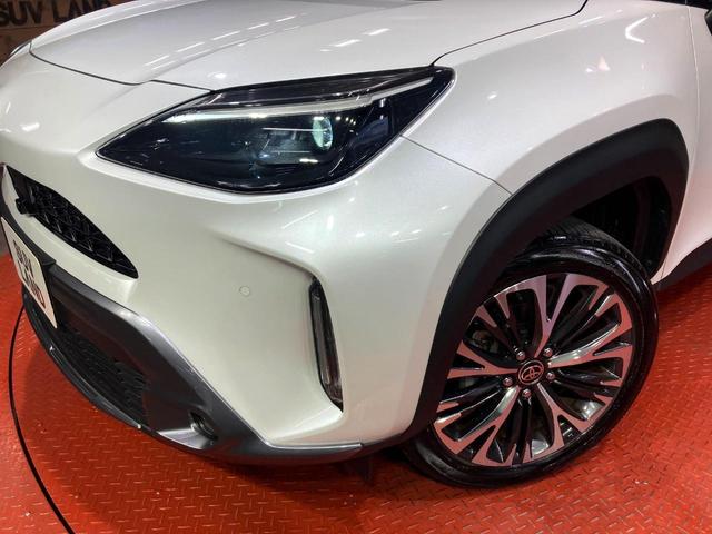 ヤリスクロス ハイブリッドZ アドベンチャー 全周囲カメラ 衝突被害軽減システム 禁煙車 電動リアゲート ハーフレザーシート パワーシート ドラレコ コーナーセンサー LEDヘッド ETC2.0 純正18インチアルミ オートハイビーム(6枚目)