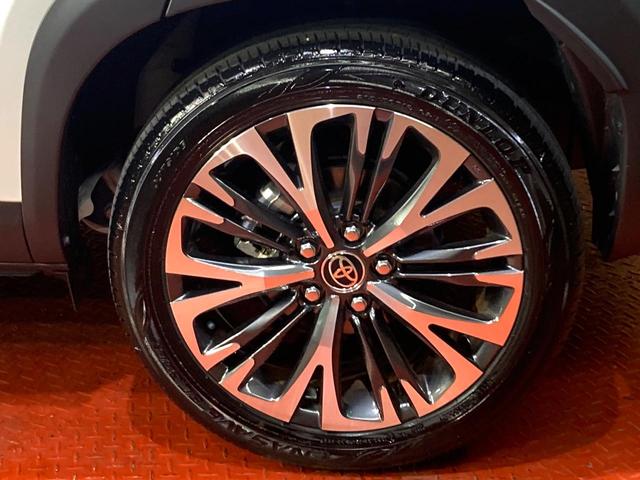 ヤリスクロス ハイブリッドZ アドベンチャー 全周囲カメラ 衝突被害軽減システム 禁煙車 電動リアゲート ハーフレザーシート パワーシート ドラレコ コーナーセンサー LEDヘッド ETC2.0 純正18インチアルミ オートハイビーム(8枚目)