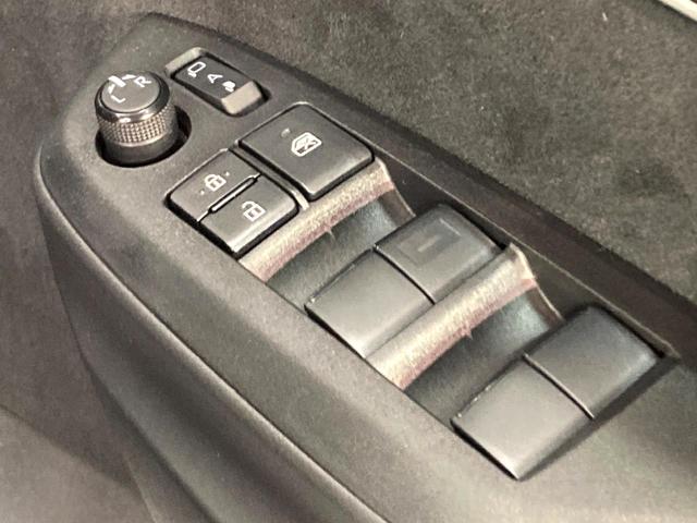 ヤリスクロス ハイブリッドZ アドベンチャー 全周囲カメラ 衝突被害軽減システム 禁煙車 電動リアゲート ハーフレザーシート パワーシート ドラレコ コーナーセンサー LEDヘッド ETC2.0 純正18インチアルミ オートハイビーム(29枚目)