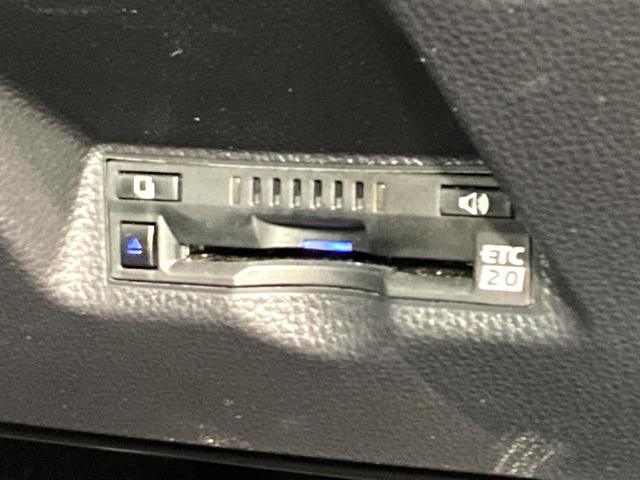 ヤリスクロス ハイブリッドZ アドベンチャー 全周囲カメラ 衝突被害軽減システム 禁煙車 電動リアゲート ハーフレザーシート パワーシート ドラレコ コーナーセンサー LEDヘッド ETC2.0 純正18インチアルミ オートハイビーム(33枚目)