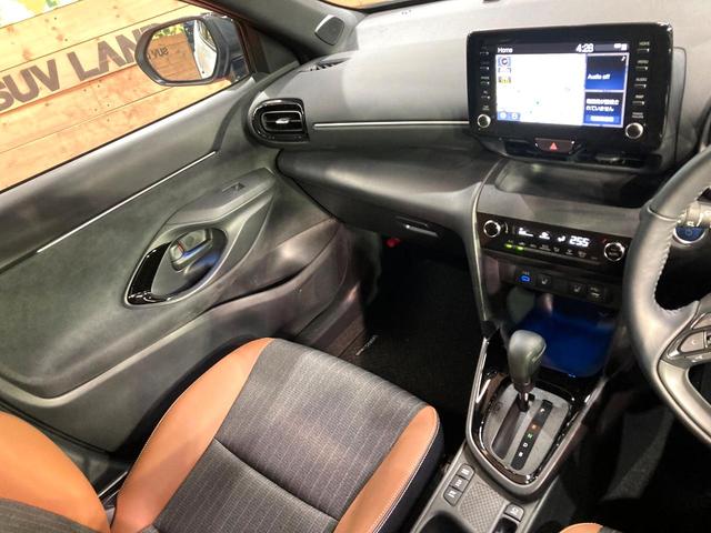 ヤリスクロス ハイブリッドZ アドベンチャー 全周囲カメラ 衝突被害軽減システム 禁煙車 電動リアゲート ハーフレザーシート パワーシート ドラレコ コーナーセンサー LEDヘッド ETC2.0 純正18インチアルミ オートハイビーム(44枚目)