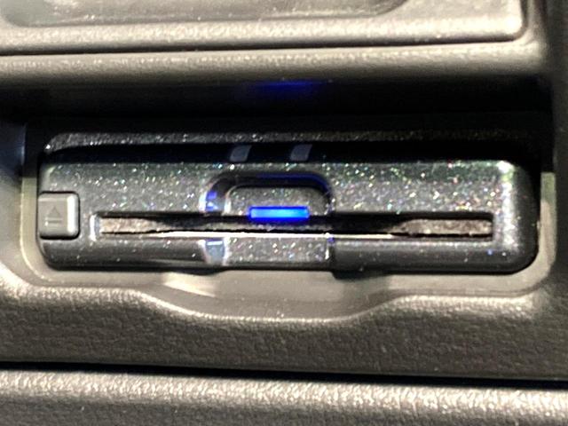 ＣＸ－６０ ＸＤ－ハイブリッド　エクスクルーシブスポーツ　パノラマルーフ　純正ＳＤナビ　３６０°ビューモニター　ＢＯＳＥサウンド　衝突被害軽減システム　レーダークルーズ　禁煙車　電動リアゲート　レザーシート　シートベンチレーション　ビルトインＥＴＣ（7枚目）