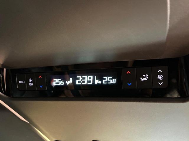 ヴェルファイアハイブリッド Ｚ　プレミア　左右独立ガラスルーフ　モデリスタエアロ　両側電動ドア　全周囲カメラ　衝突被害軽減システム　レーダークルーズ　禁煙車　電動リアゲート　レザーシート　前席シートエアコン　リアシートエアコン（39枚目）