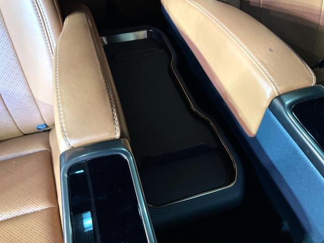 ヴェルファイアハイブリッド Ｚ　プレミア　左右独立ガラスルーフ　モデリスタエアロ　両側電動ドア　全周囲カメラ　衝突被害軽減システム　レーダークルーズ　禁煙車　電動リアゲート　レザーシート　前席シートエアコン　リアシートエアコン（44枚目）