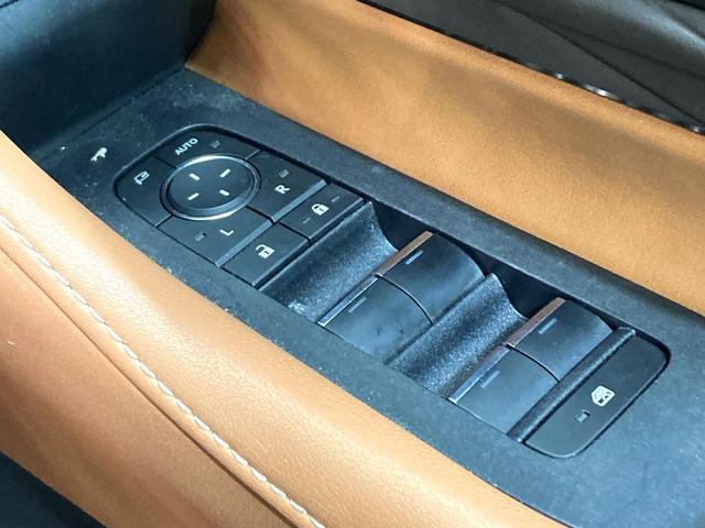 ヴェルファイアハイブリッド Ｚ　プレミア　左右独立ガラスルーフ　モデリスタエアロ　両側電動ドア　全周囲カメラ　衝突被害軽減システム　レーダークルーズ　禁煙車　電動リアゲート　レザーシート　前席シートエアコン　リアシートエアコン（47枚目）