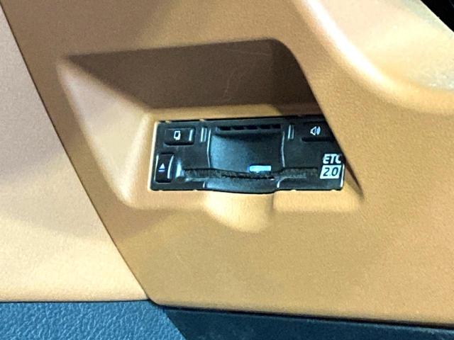 ヴェルファイアハイブリッド Ｚ　プレミア　左右独立ガラスルーフ　モデリスタエアロ　両側電動ドア　全周囲カメラ　衝突被害軽減システム　レーダークルーズ　禁煙車　電動リアゲート　レザーシート　前席シートエアコン　リアシートエアコン（51枚目）