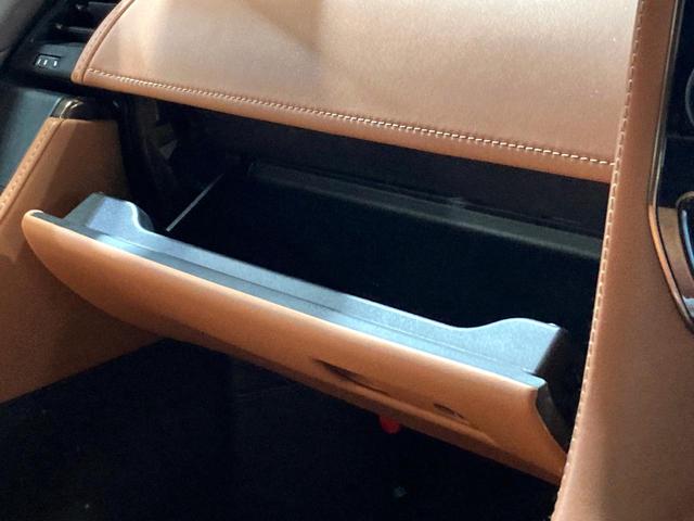 ヴェルファイアハイブリッド Ｚ　プレミア　左右独立ガラスルーフ　モデリスタエアロ　両側電動ドア　全周囲カメラ　衝突被害軽減システム　レーダークルーズ　禁煙車　電動リアゲート　レザーシート　前席シートエアコン　リアシートエアコン（67枚目）