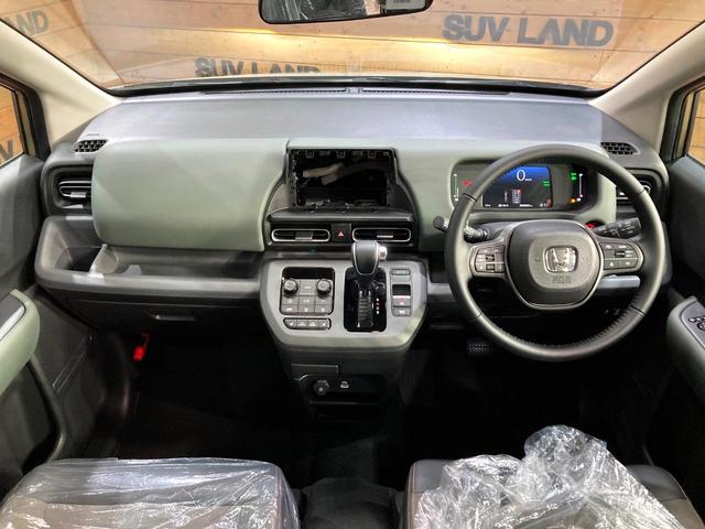 フリード ｅ：ＨＥＶクロスター　登録済未使用車　６人乗り　両側電動スライドドア　シートヒーター　ブラインドスポットモニター　ホンダセンシング　レーダークルーズ　ＬＥＤヘッドライト　スマートキー　ステアリングリモコン（2枚目）