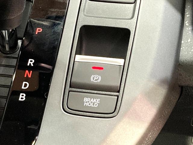 フリード ｅ：ＨＥＶクロスター　登録済未使用車　６人乗り　両側電動スライドドア　シートヒーター　ブラインドスポットモニター　ホンダセンシング　レーダークルーズ　ＬＥＤヘッドライト　スマートキー　ステアリングリモコン（6枚目）