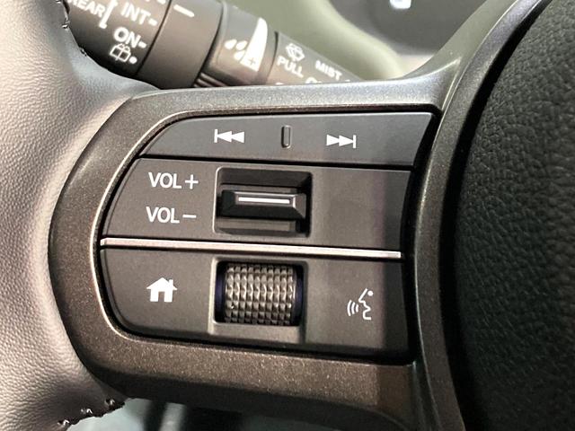 フリード ｅ：ＨＥＶクロスター　登録済未使用車　６人乗り　両側電動スライドドア　シートヒーター　ブラインドスポットモニター　ホンダセンシング　レーダークルーズ　ＬＥＤヘッドライト　スマートキー　ステアリングリモコン（7枚目）