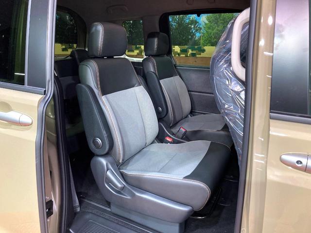 フリード ｅ：ＨＥＶクロスター　登録済未使用車　６人乗り　両側電動スライドドア　シートヒーター　ブラインドスポットモニター　ホンダセンシング　レーダークルーズ　ＬＥＤヘッドライト　スマートキー　ステアリングリモコン（9枚目）