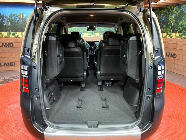 フリード ｅ：ＨＥＶクロスター　登録済未使用車　６人乗り　両側電動スライドドア　シートヒーター　ブラインドスポットモニター　ホンダセンシング　レーダークルーズ　ＬＥＤヘッドライト　スマートキー　ステアリングリモコン（11枚目）