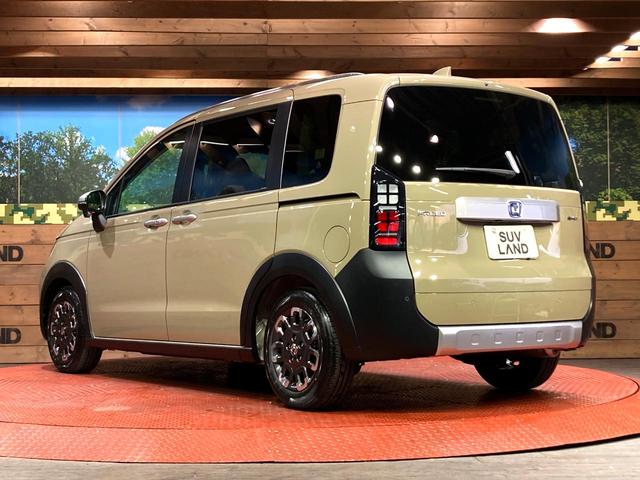 フリード ｅ：ＨＥＶクロスター　登録済未使用車　６人乗り　両側電動スライドドア　シートヒーター　ブラインドスポットモニター　ホンダセンシング　レーダークルーズ　ＬＥＤヘッドライト　スマートキー　ステアリングリモコン（22枚目）