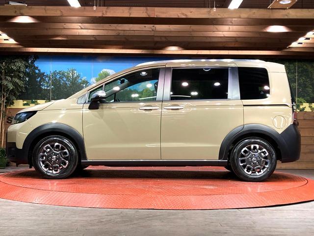 フリード ｅ：ＨＥＶクロスター　登録済未使用車　６人乗り　両側電動スライドドア　シートヒーター　ブラインドスポットモニター　ホンダセンシング　レーダークルーズ　ＬＥＤヘッドライト　スマートキー　ステアリングリモコン（23枚目）