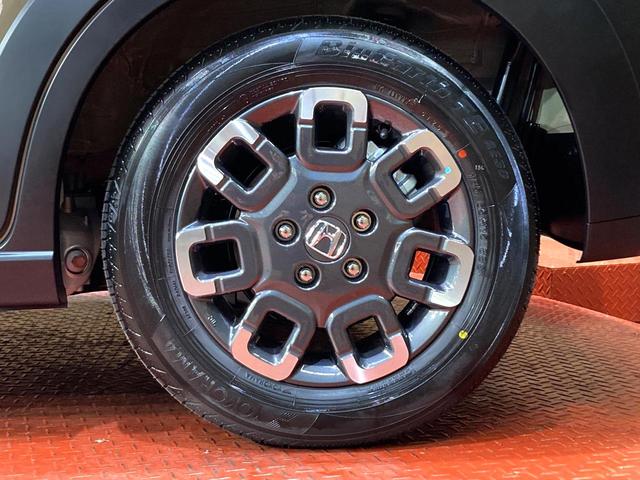 フリード ｅ：ＨＥＶクロスター　登録済未使用車　６人乗り　両側電動スライドドア　シートヒーター　ブラインドスポットモニター　ホンダセンシング　レーダークルーズ　ＬＥＤヘッドライト　スマートキー　ステアリングリモコン（26枚目）