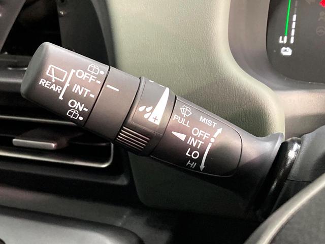 フリード ｅ：ＨＥＶクロスター　登録済未使用車　６人乗り　両側電動スライドドア　シートヒーター　ブラインドスポットモニター　ホンダセンシング　レーダークルーズ　ＬＥＤヘッドライト　スマートキー　ステアリングリモコン（39枚目）