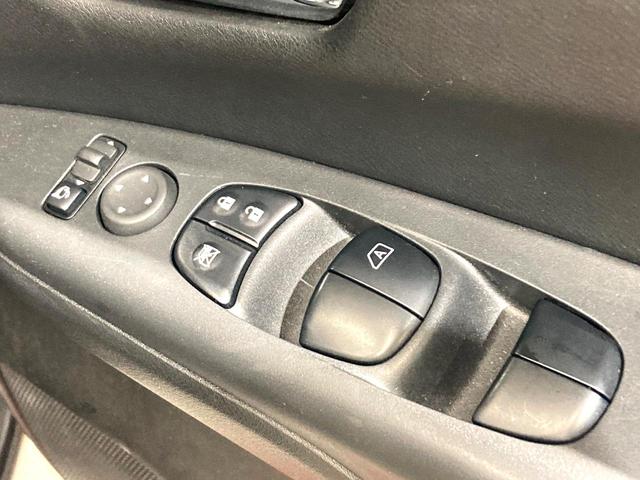 セレナ e-パワー ハイウェイスターV 純正10型ナビ フリップダウン 全周囲カメラ 両側電動ドア プロパイロット 衝突軽減 コーナーセンサー 純正16AW LEDヘッド&フォグ フルセグTV(26枚目)