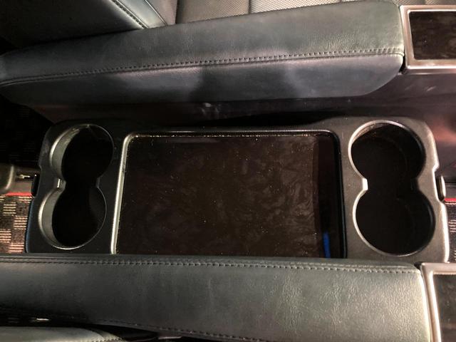 ヴェルファイア ２．５Ｚ　Ｇエディション　モデリスタエアロ　１１型ＢＩＧＸ　アルパイン１２型フリップダウンモニター　シーケンシャルターンランプ付き３眼ＬＥＤヘッドライト　エグゼクティブパワーシート　両側電動スライドドア　パワーバックドア（25枚目）